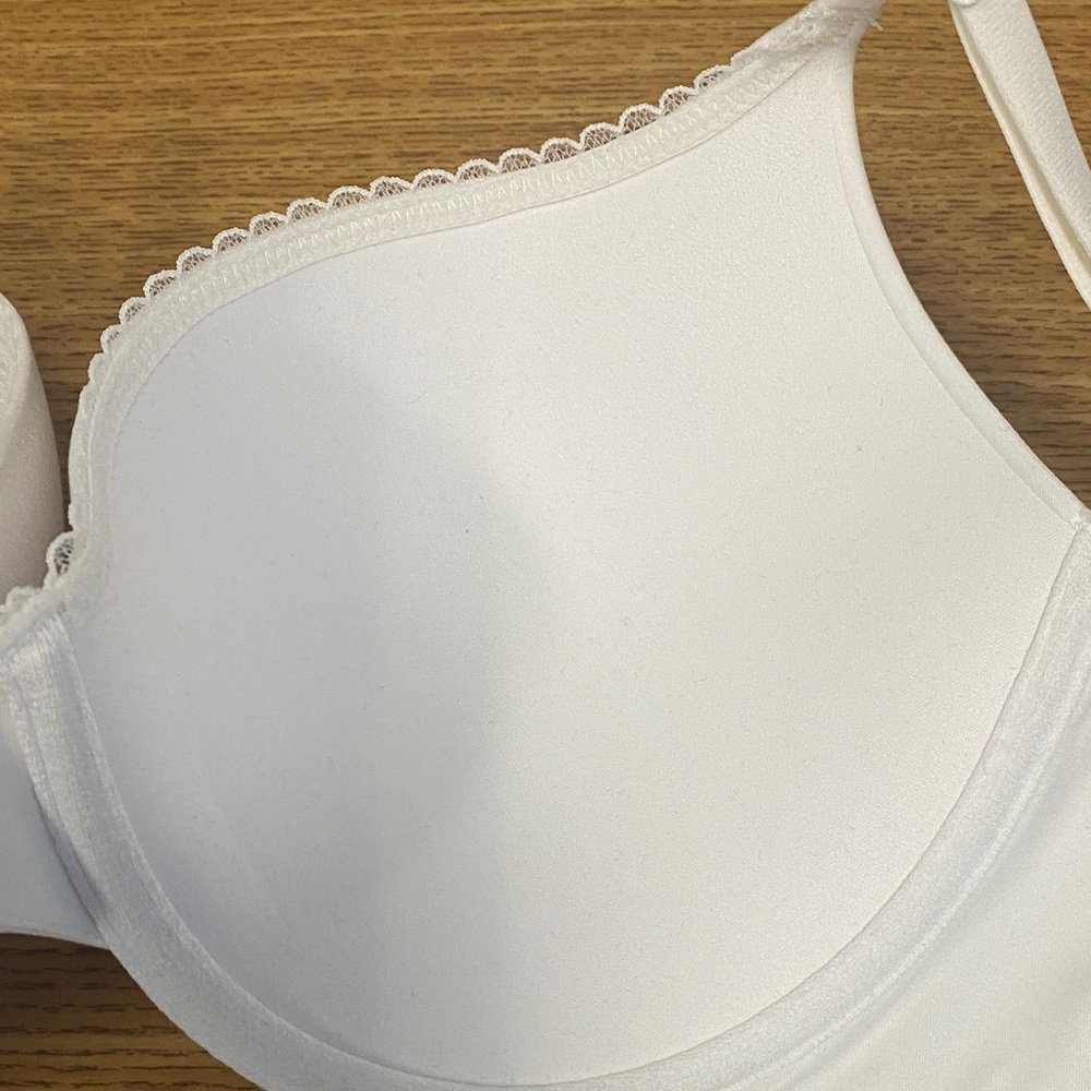 Victoria's Secret Classic White Bra - Picture 6 of 7
